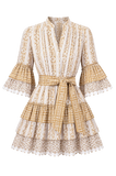 Robe courte Boutique Pep's Spring en coton blanc et doré avec manches évasées et ceinture à nouer